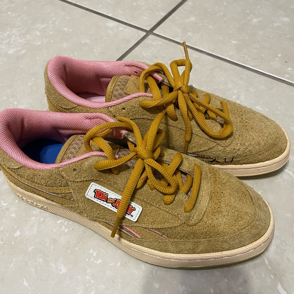 Tom & Jerry Reebok - Picture 5 of 7